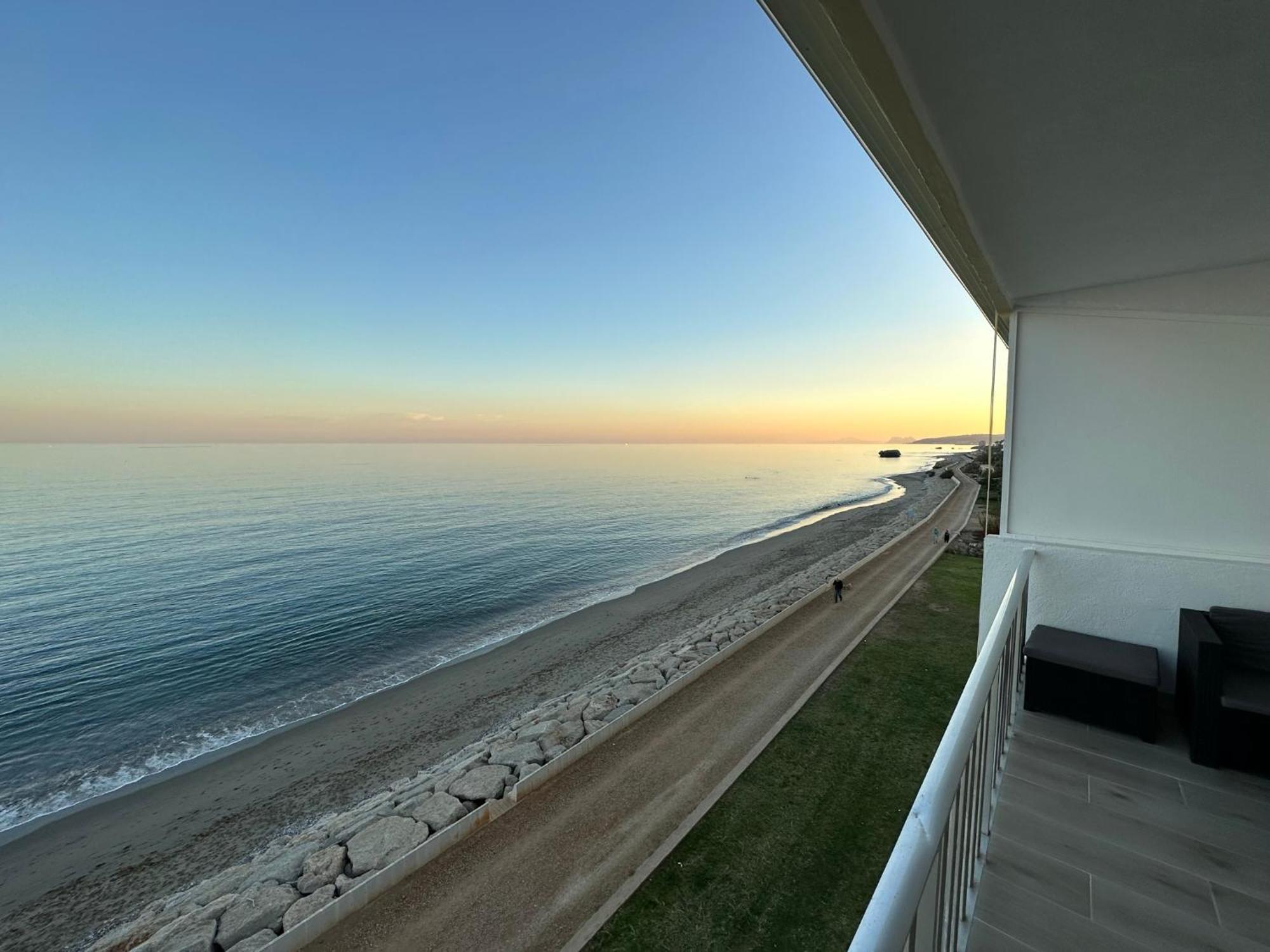 Appartement Beachfront, Top Floor Corner 2-Bed, Estepona Paseo Extérieur photo